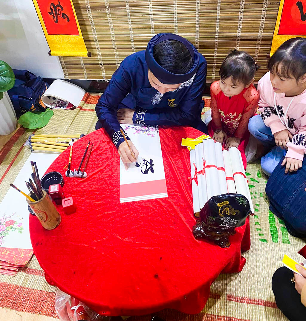 Capture the essence of Hue’s artistic traditions